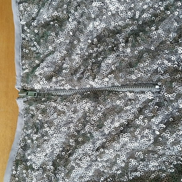 Olive & Oak Sequin Mini Skirt - Picture 3 of 7